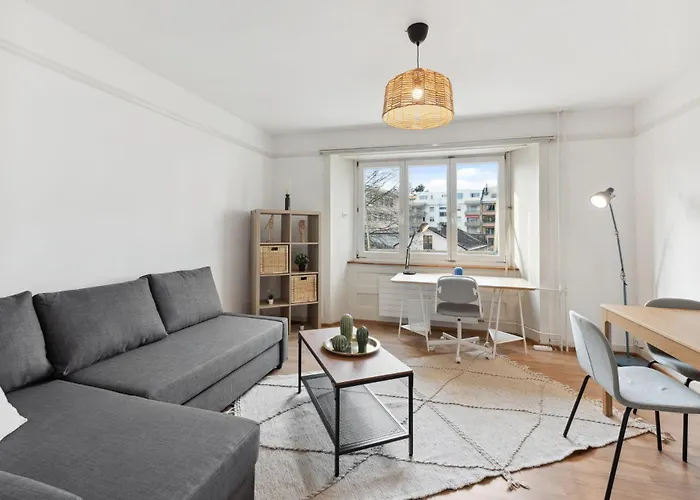 Basic 2Br Apartment With Full Kitchen