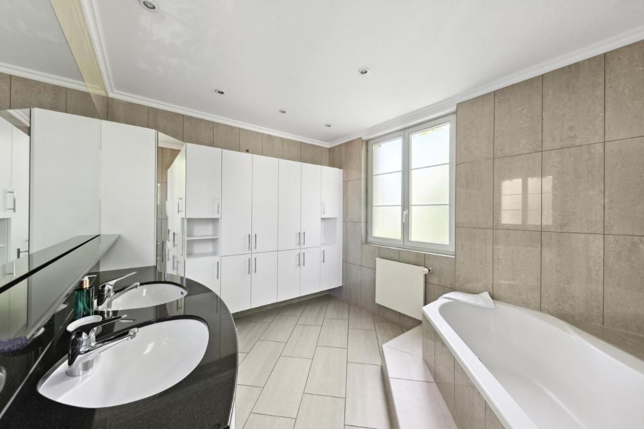Centrally Located House With Garden Ferienhaus