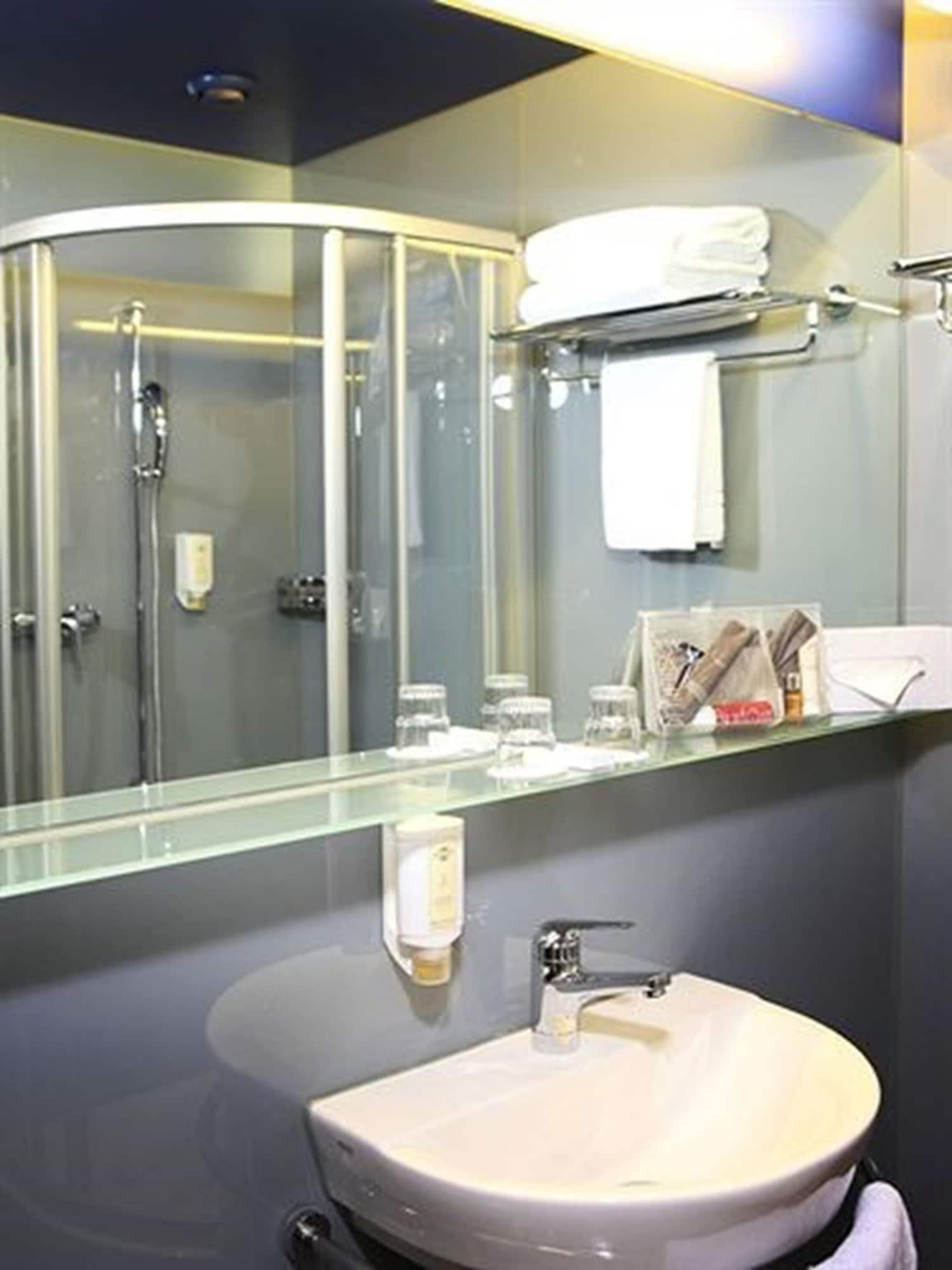 Montana Hotel 3*