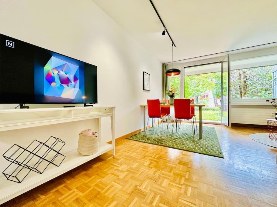 New, With Garden Terrace And Much Privacy * Zurich