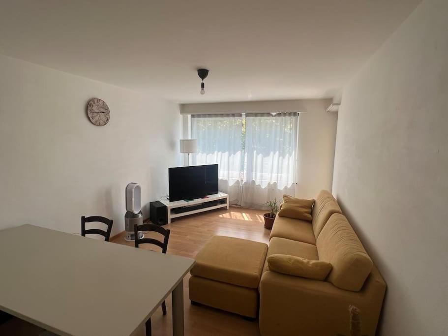 Quiet And Complete In Oerlikon Apartment