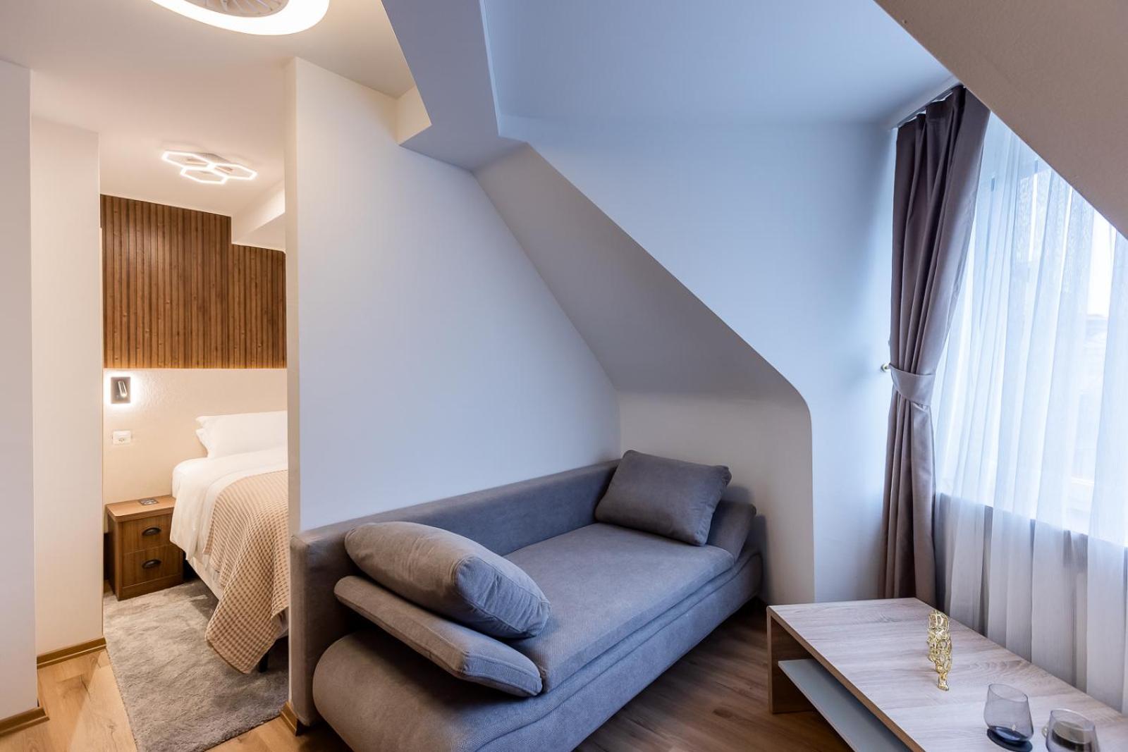 Hotel Deluxe & Kreis 4