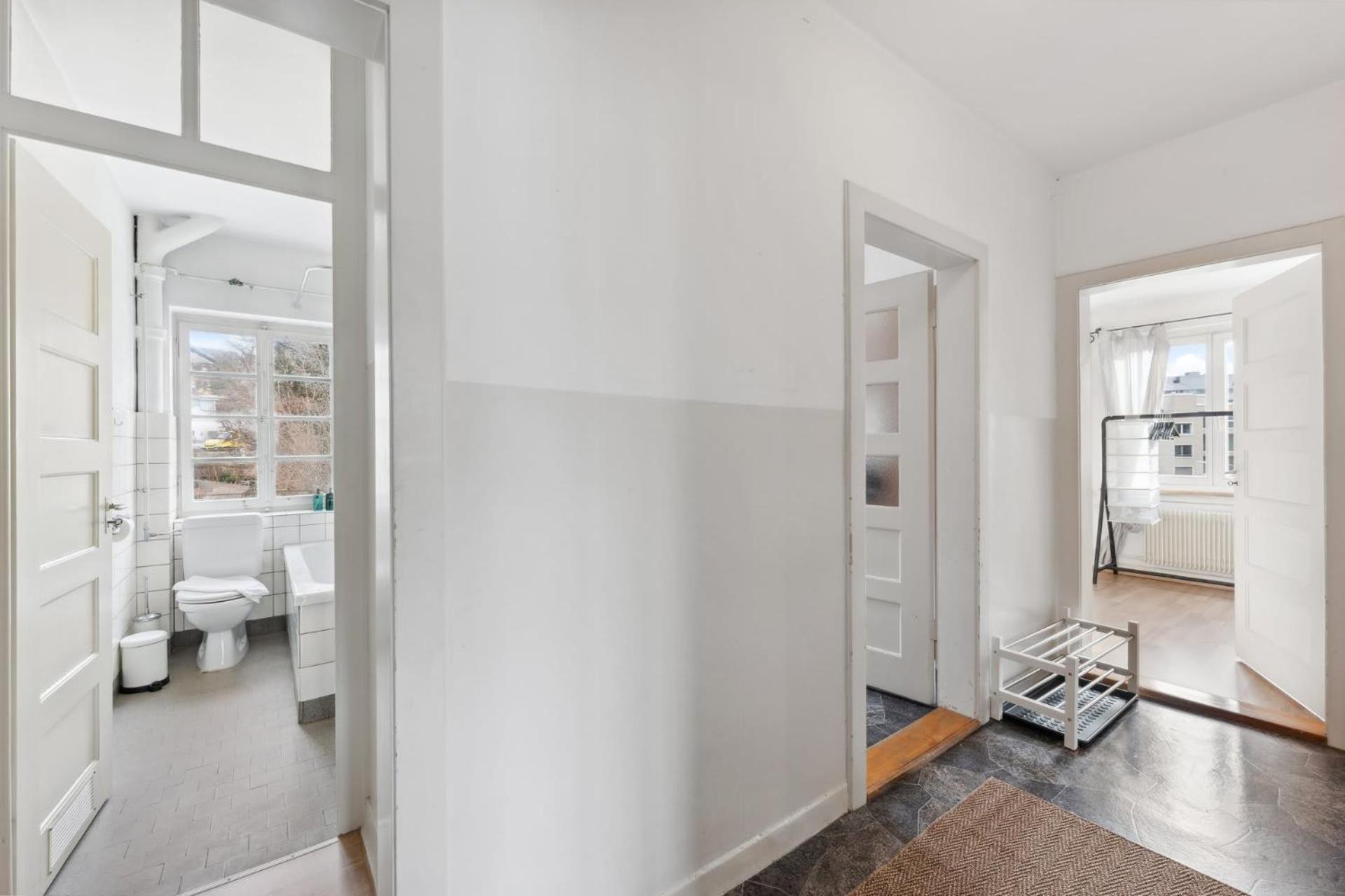 Basic 2br With Full Kitchen Zurich