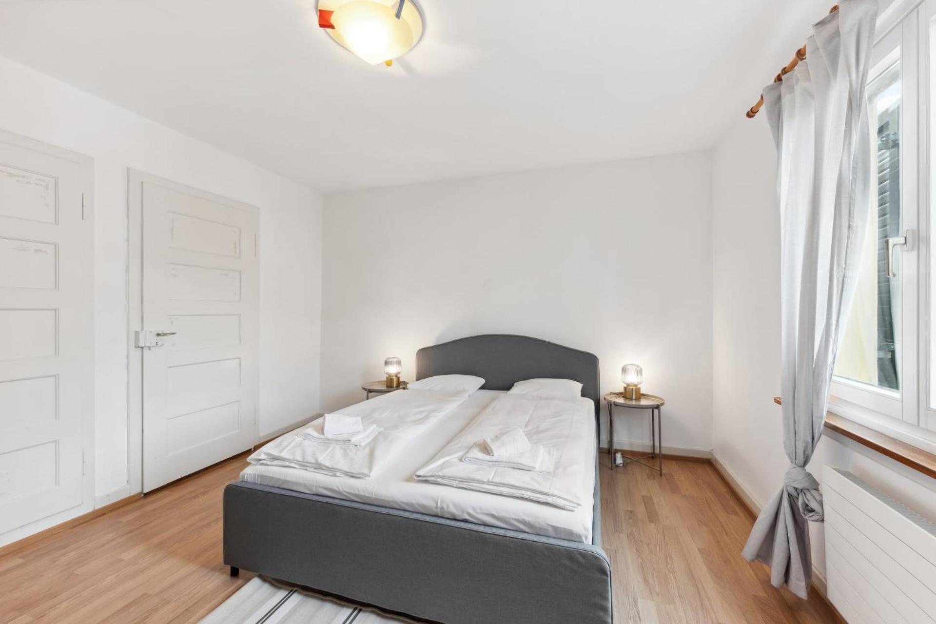 Basic 2br With Full Kitchen * Zurich
