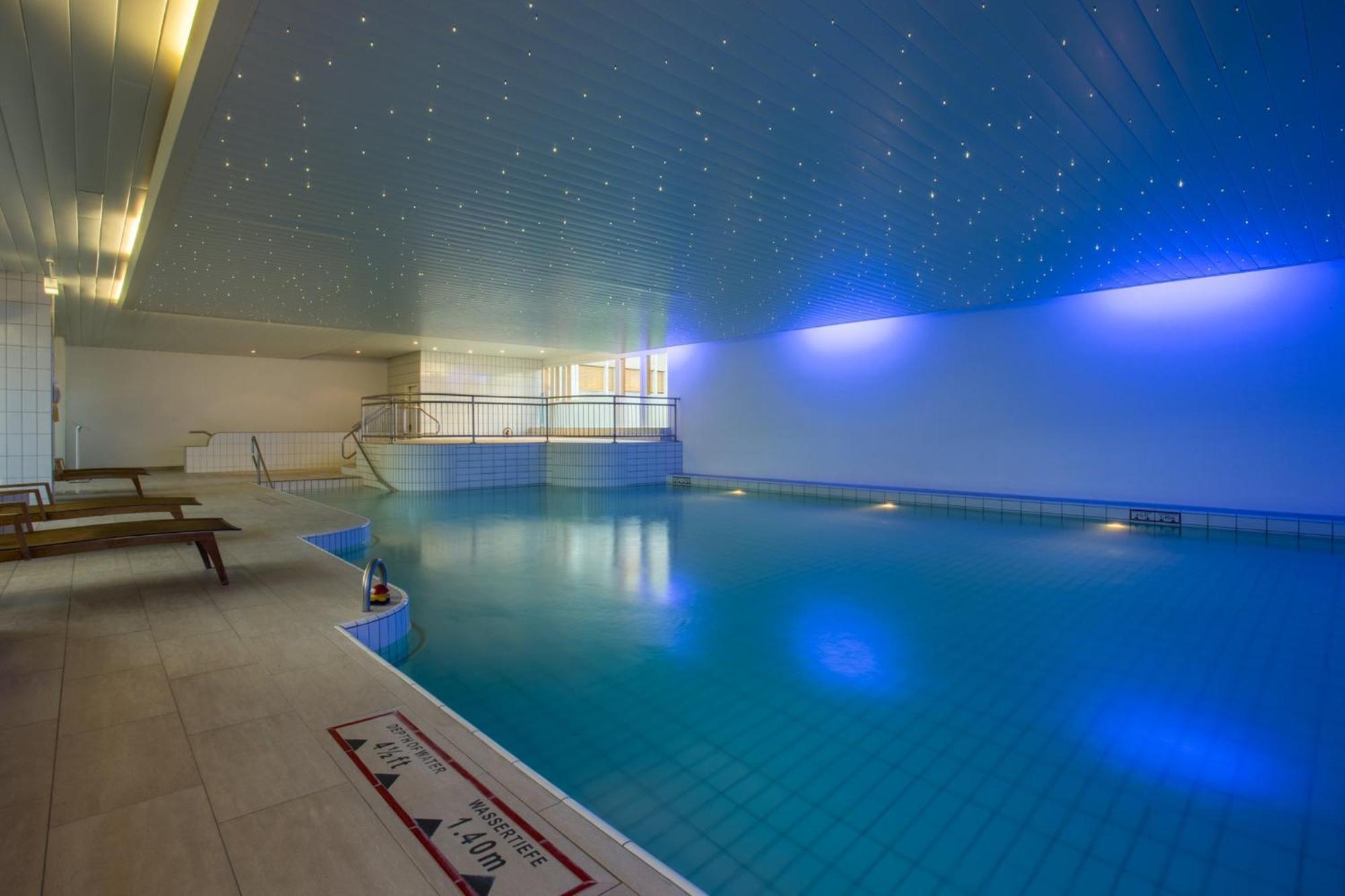 Crowne Plaza Zürich, An Ihg 4*