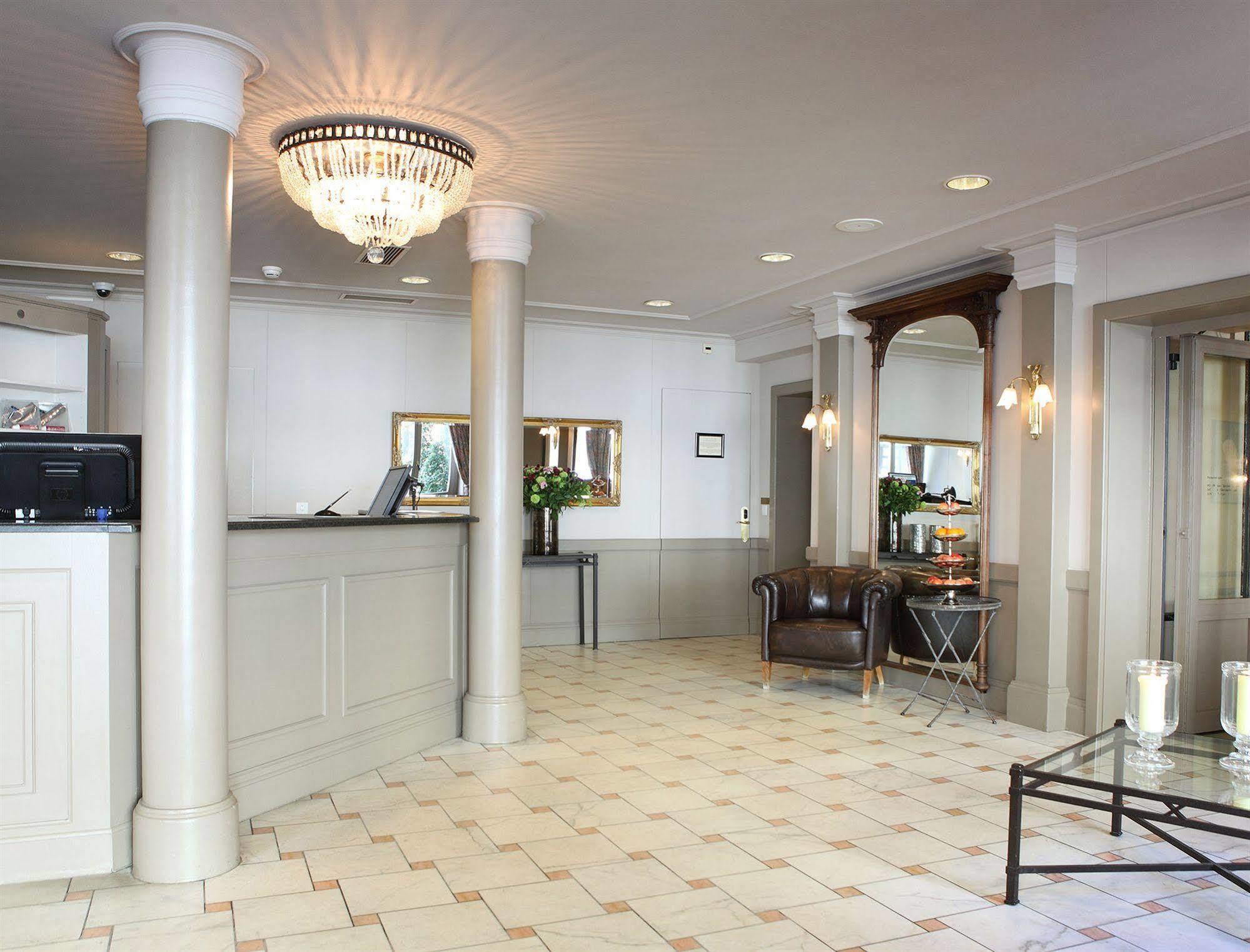 Montana Hotel 3*
