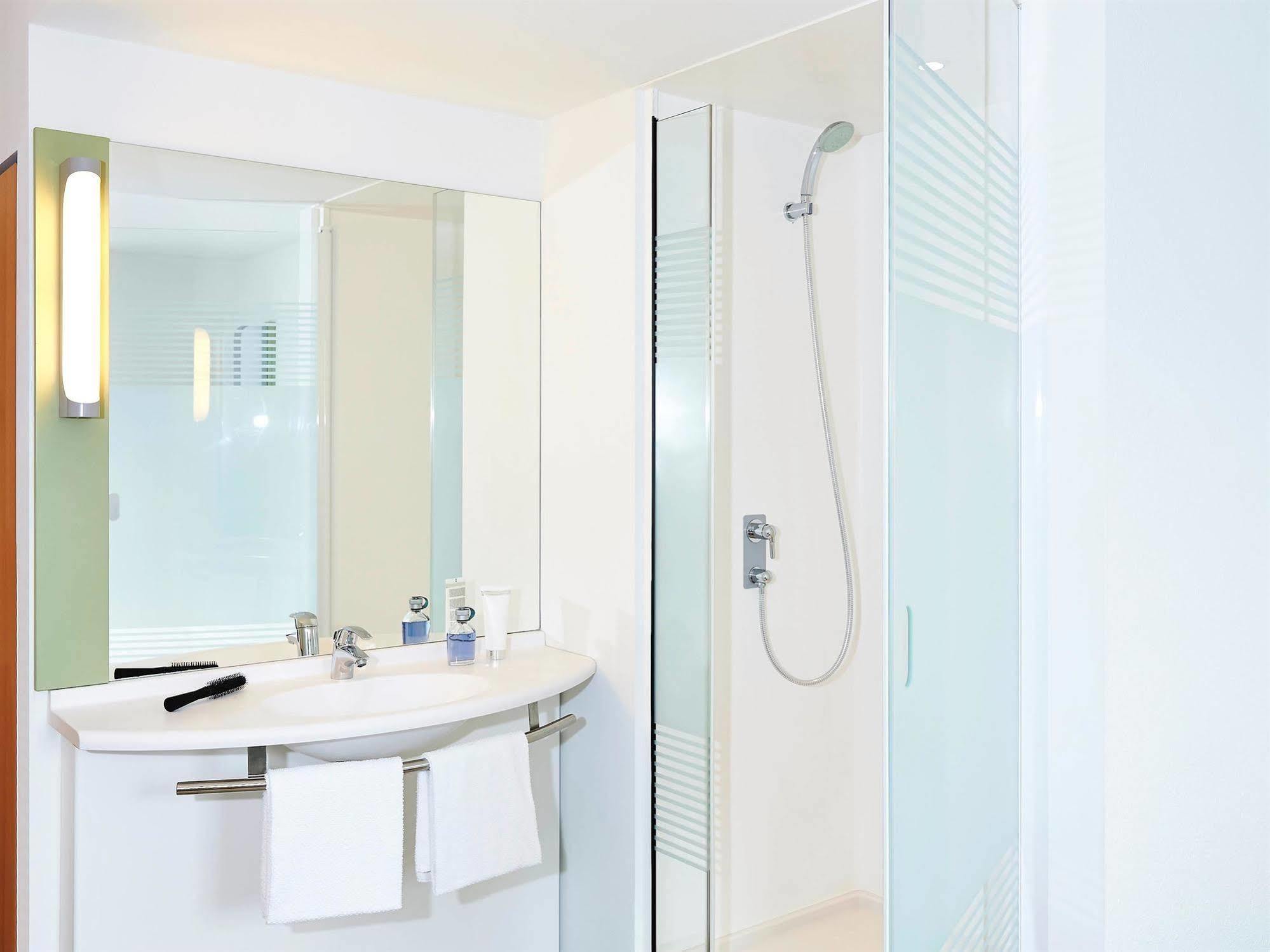 Ibis Budget West * Zurich
