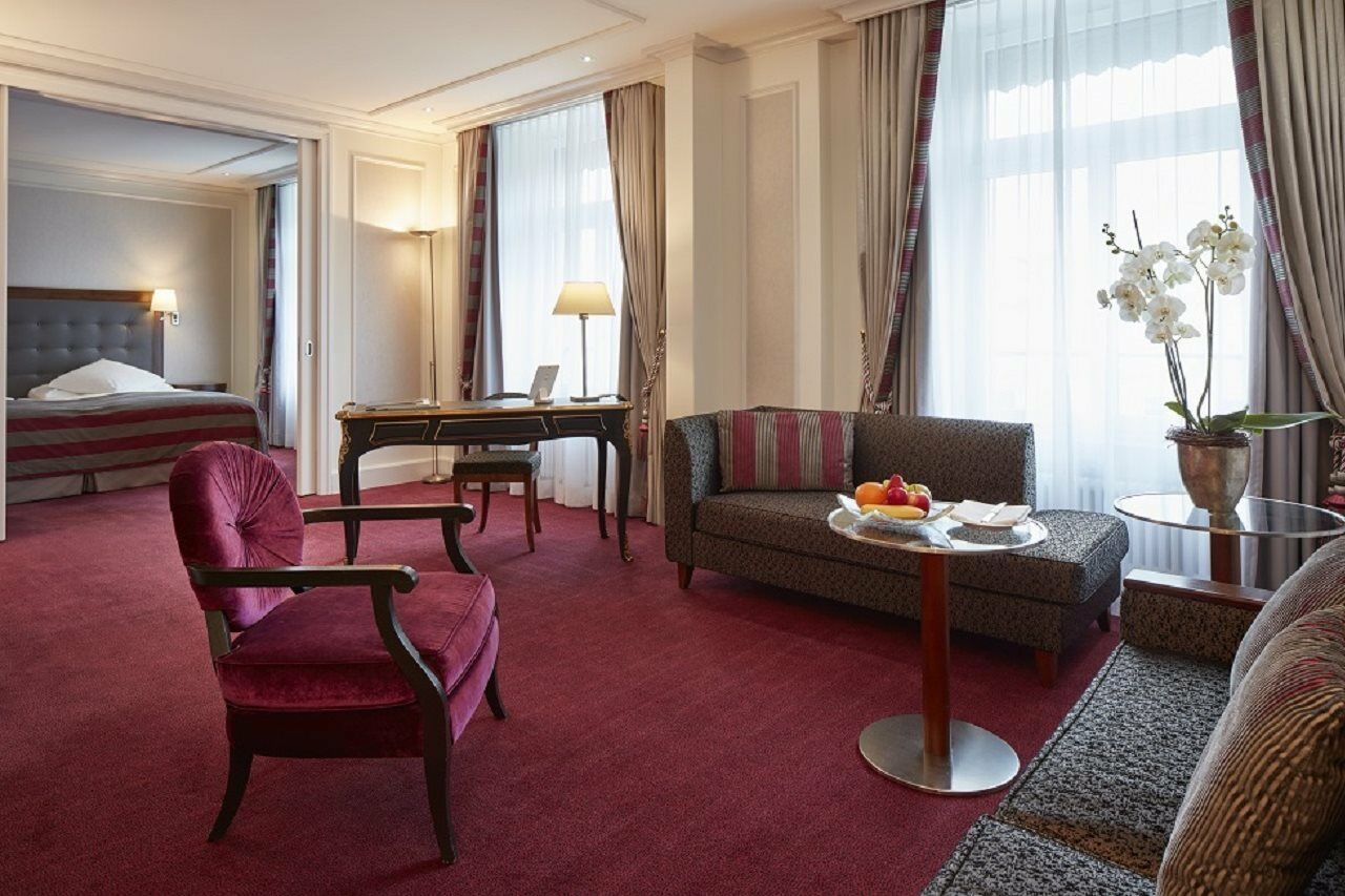 Schweizerhof Hotel 5*