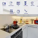 Boutique Design-Suite-Apartment At Best Central Location