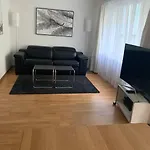 2 Bedroom Apartment Near Lake And City Centre - D5