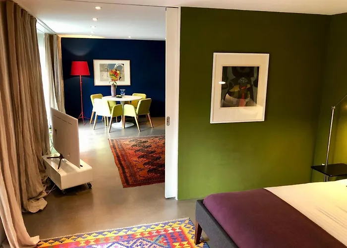Eclectic Garden Apartment In A Quiet Residential Area
