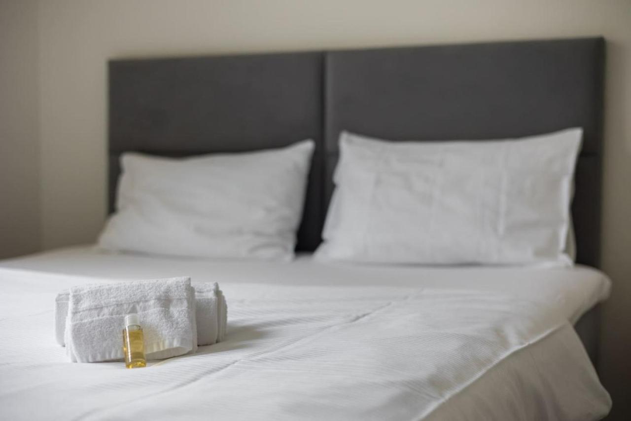 Apartment Urban Oasis With Queen Bed And View Be-23 Zurich