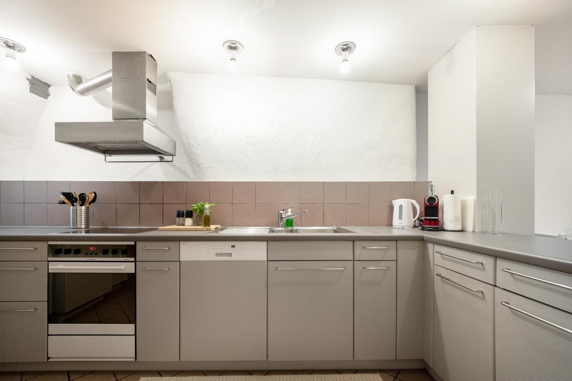 Beautiful In Old Town House City Center Apartment *