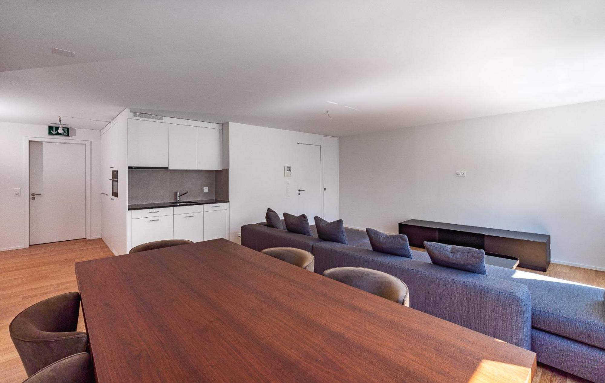 Wollishofen Station, 2 Bedroom, Kitchen & Parking Zurich
