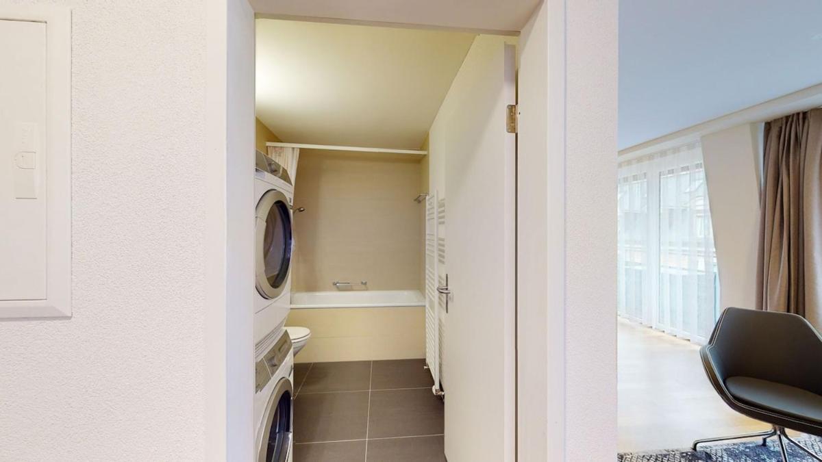 2br Flat In The Center - West 12 Apartment