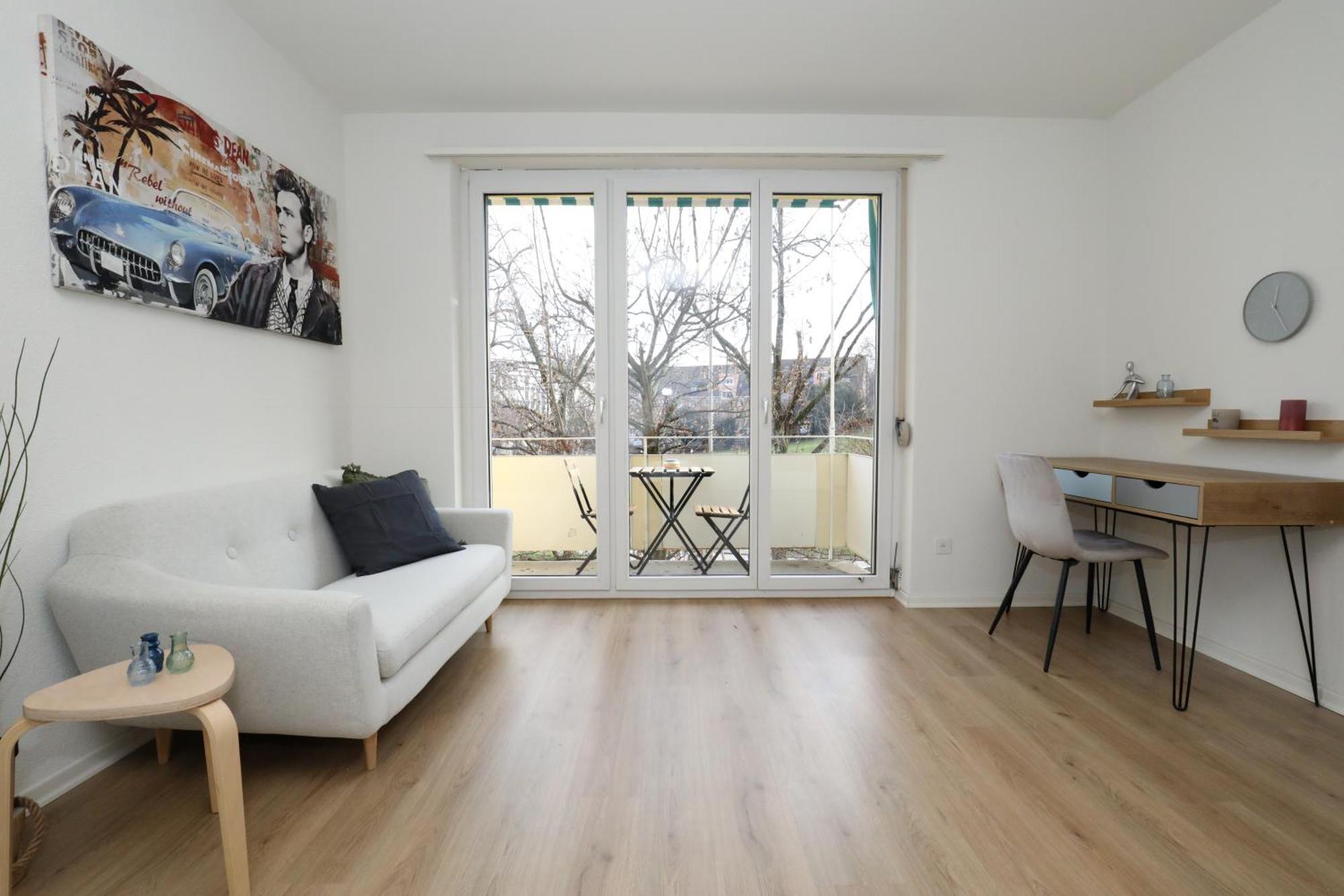 Apartment Spacious Parkside In With Balcony *
