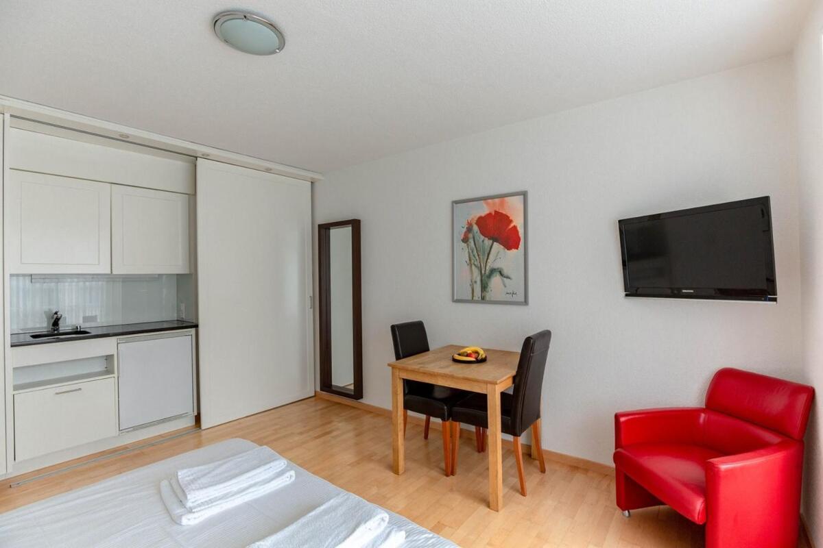 Charming In The Old Town - Uz9 * Zurique