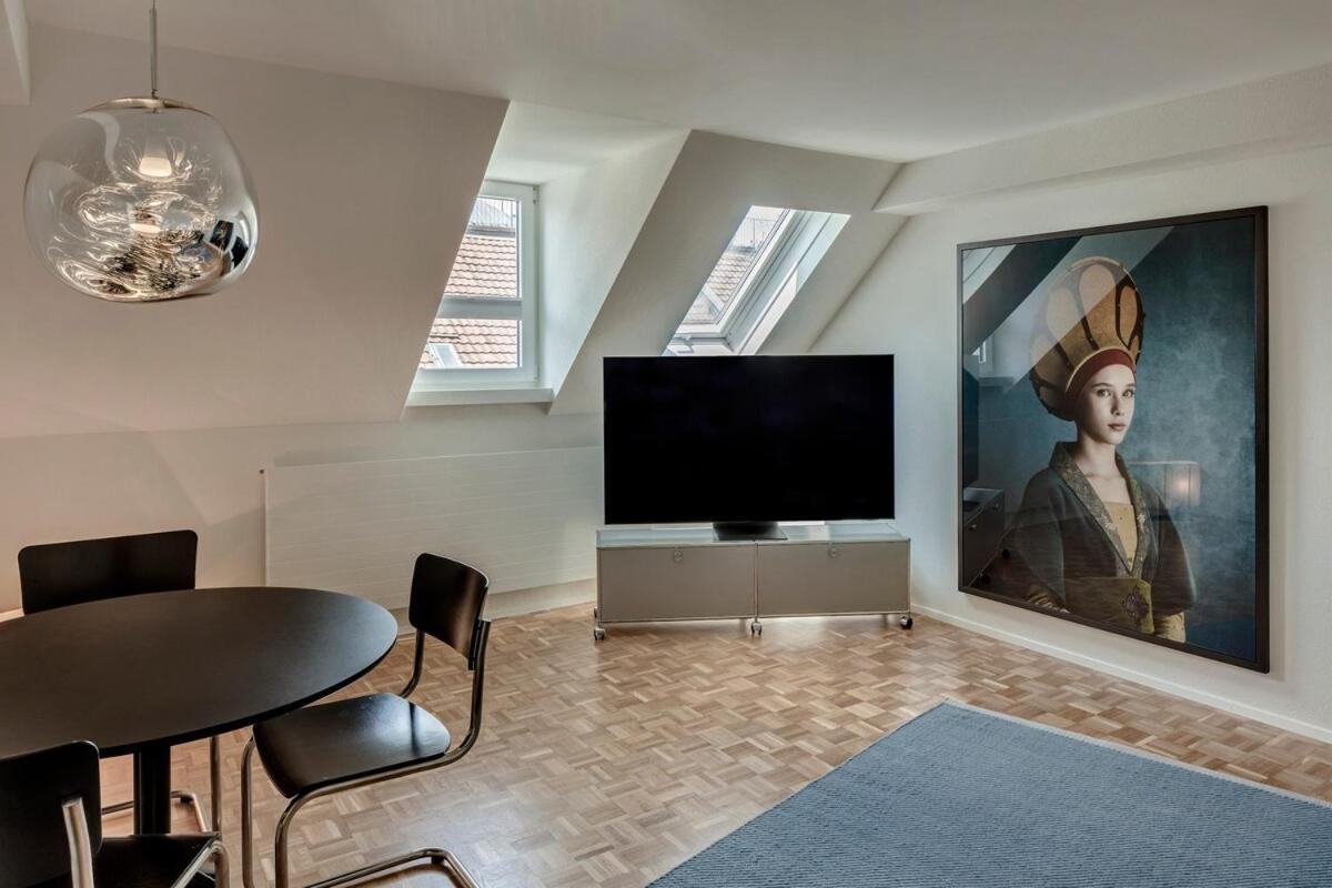 Prime With Designer Furniture In District 4 * Zurich