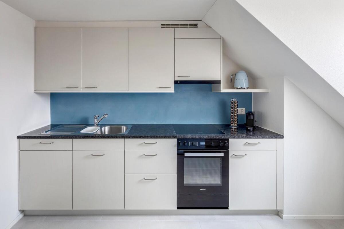 Prime With Designer Furniture In District 4 Apartment *