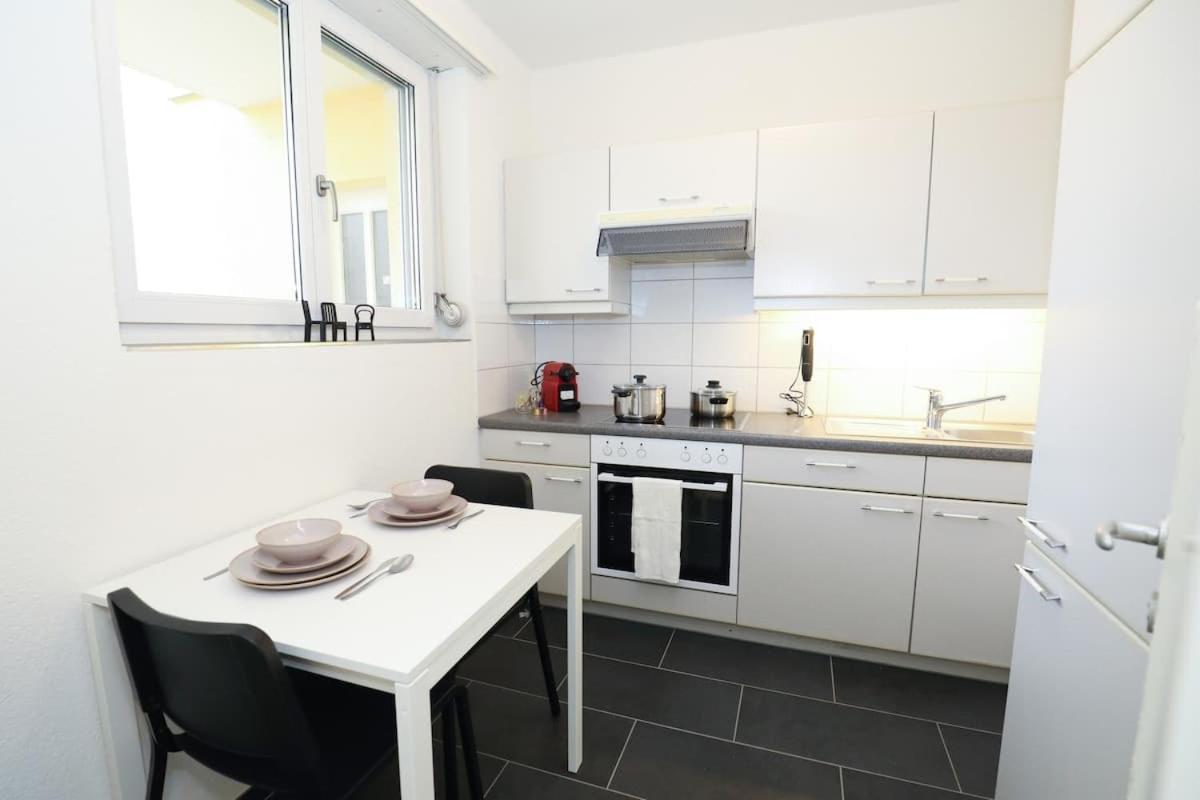 Spacious Parkside In With Balcony