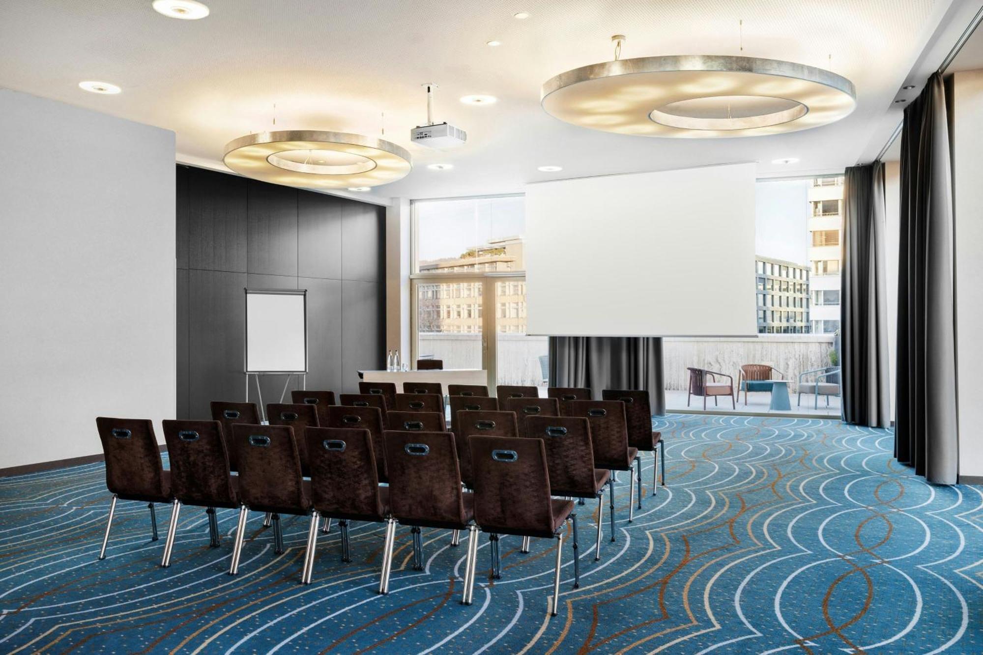 Renaissance Tower 5*