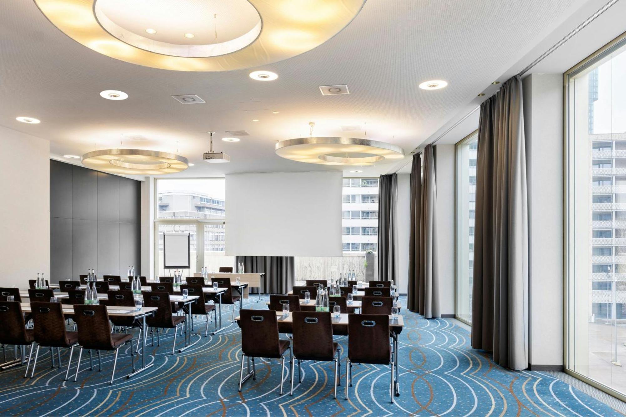 Hotel Renaissance Tower
