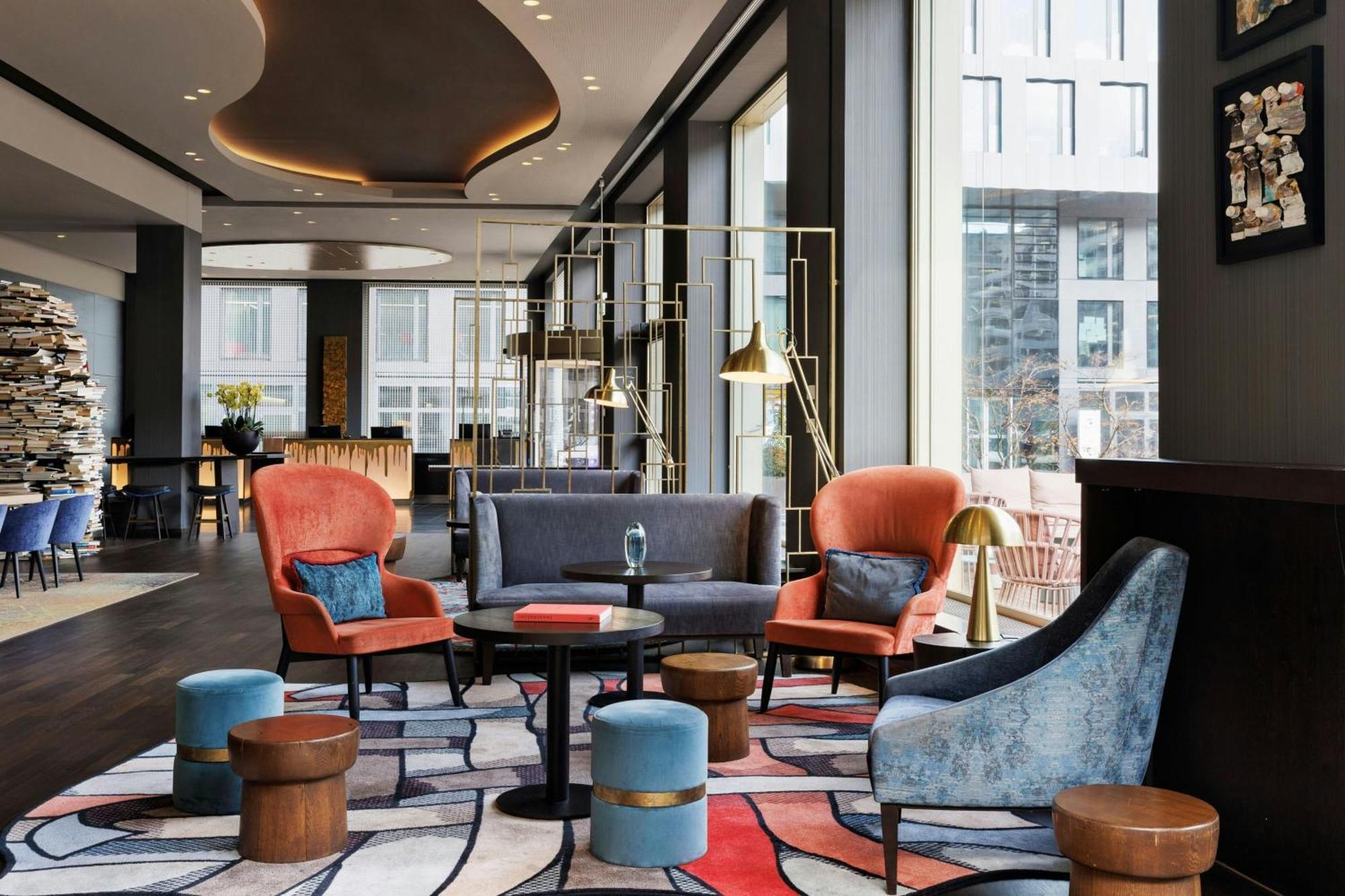 Hotel Renaissance Tower 5*