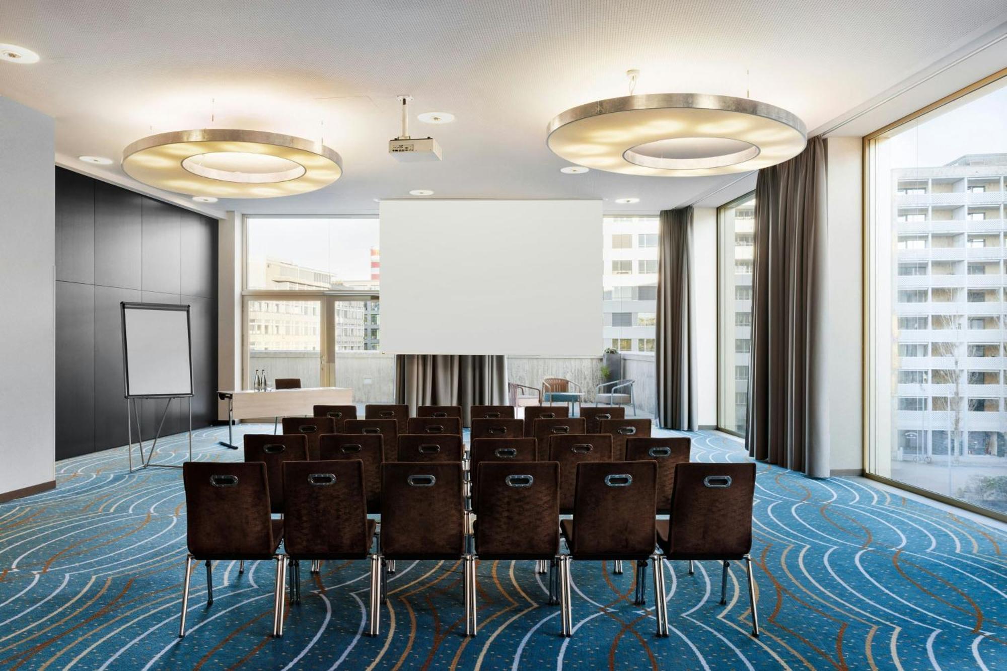 Renaissance Tower 5*