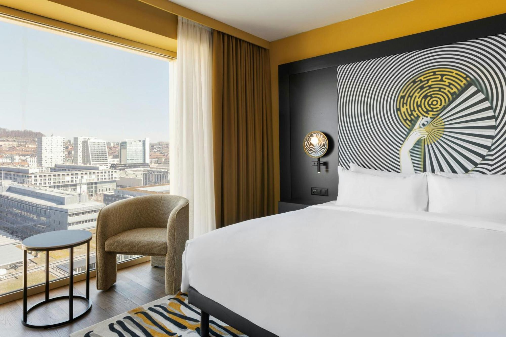 Hotel Renaissance Tower