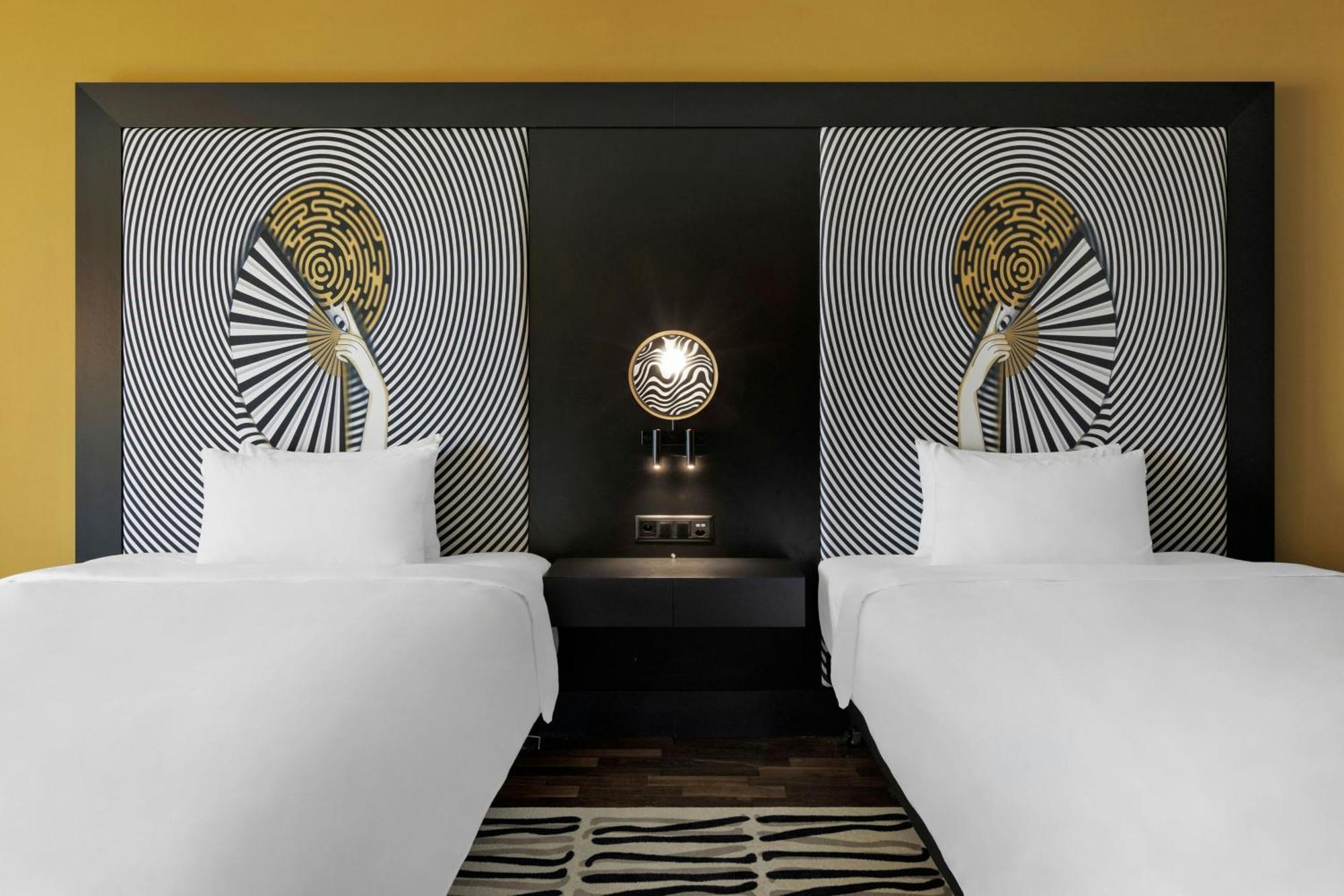 Renaissance Tower Hotel 5*