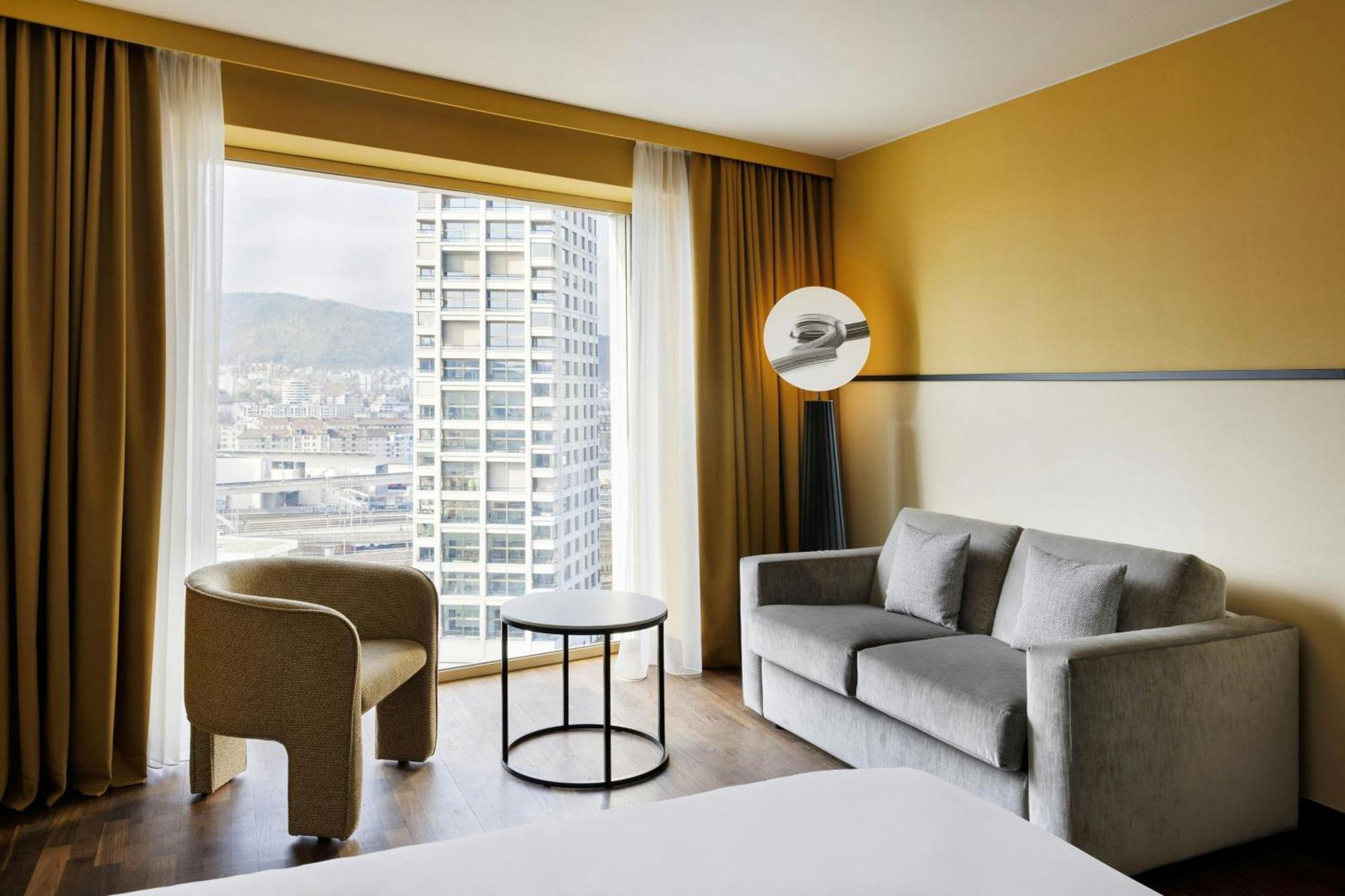 Hotel Renaissance Tower