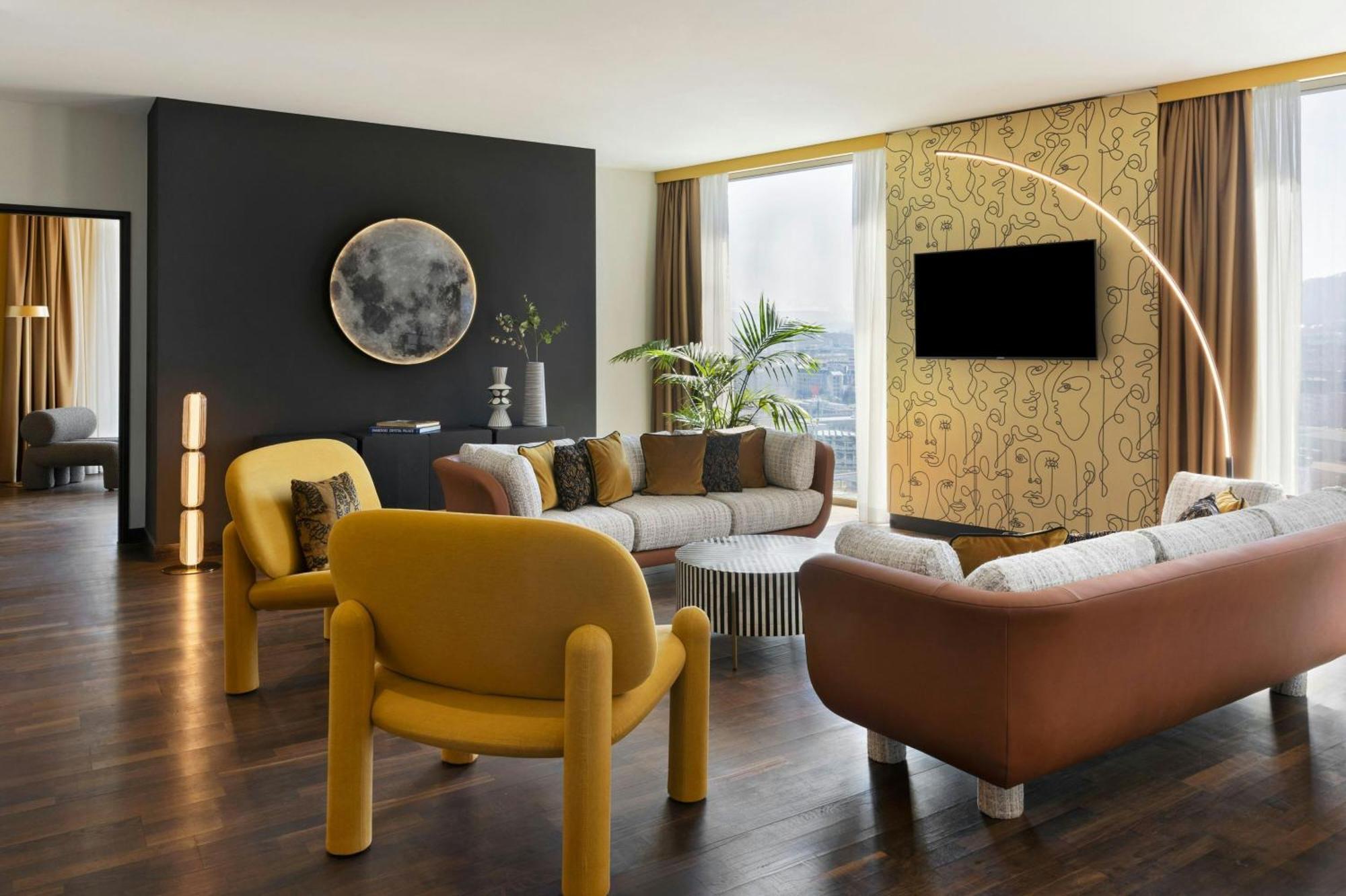 Renaissance Tower Hotel 5*