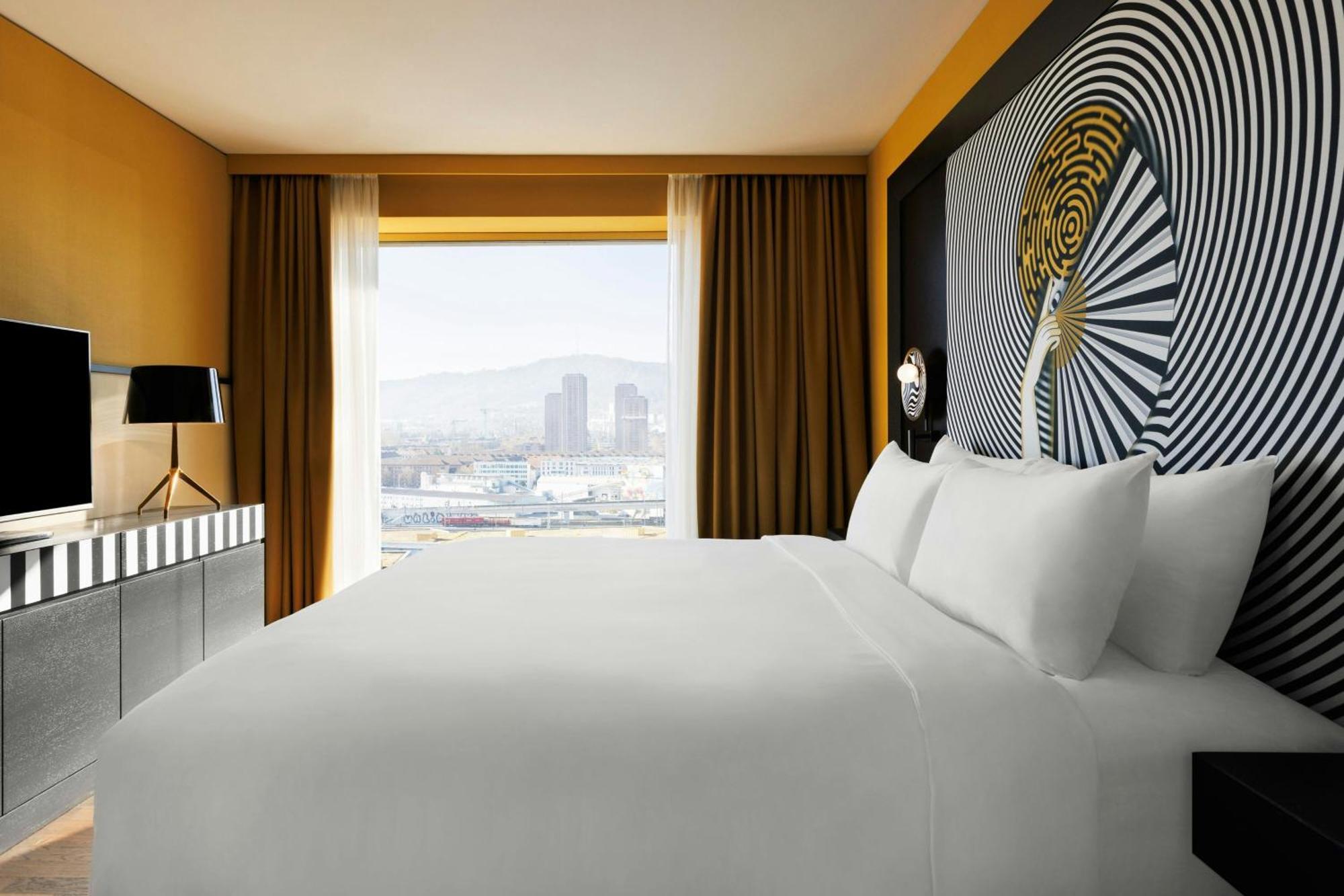 Renaissance Tower Hotel 5*