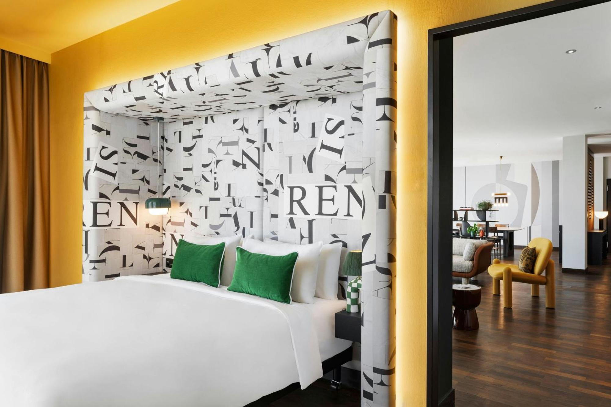 Hotel Renaissance Tower 5*