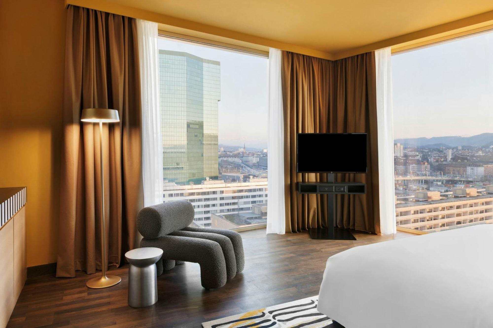Renaissance Tower 5*