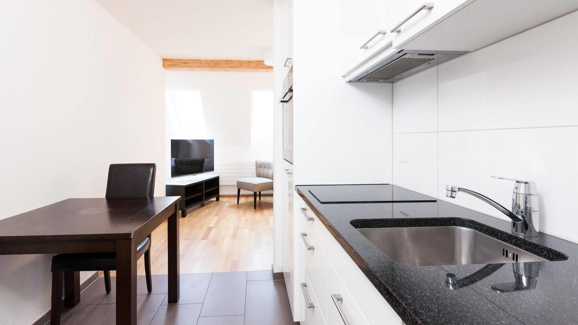 Apartment Swiss Star Longstreet - Self Check-in Zurich