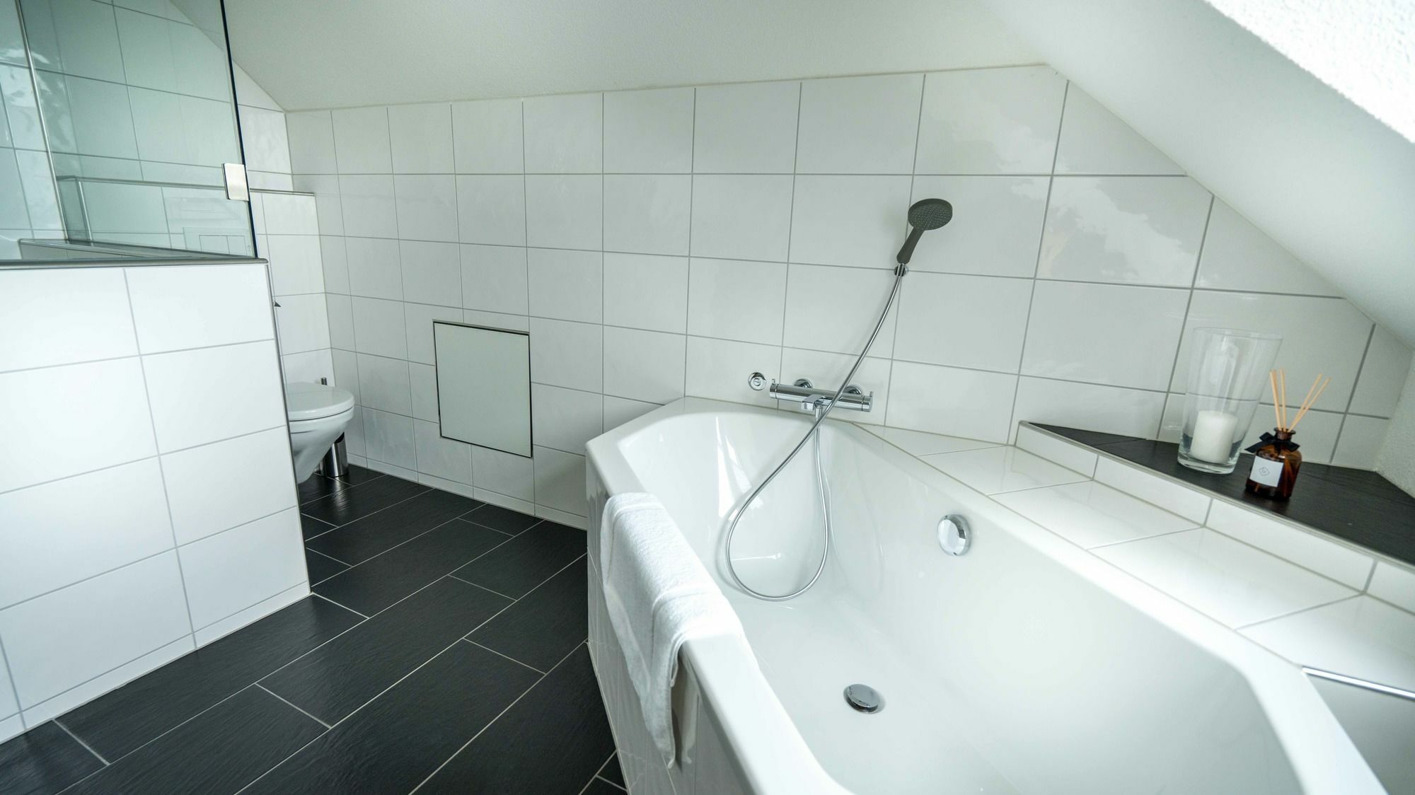 Loewenplatz Near Station By Airhome *