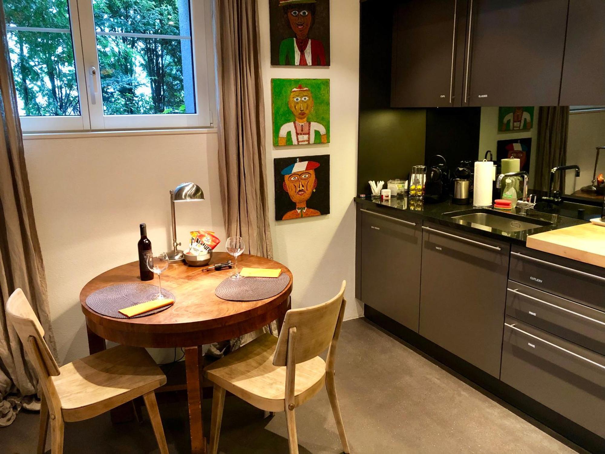 Apartment Eclectic Garden In A Quiet Residential Area